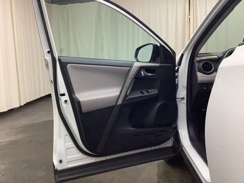 Used 2017 Toyota RAV4 XLE image 15