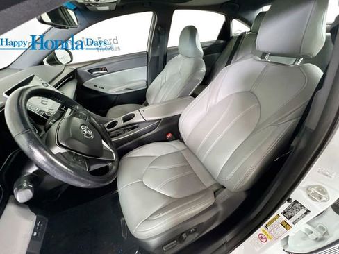 Used 2019 Toyota Avalon XLE image 27
