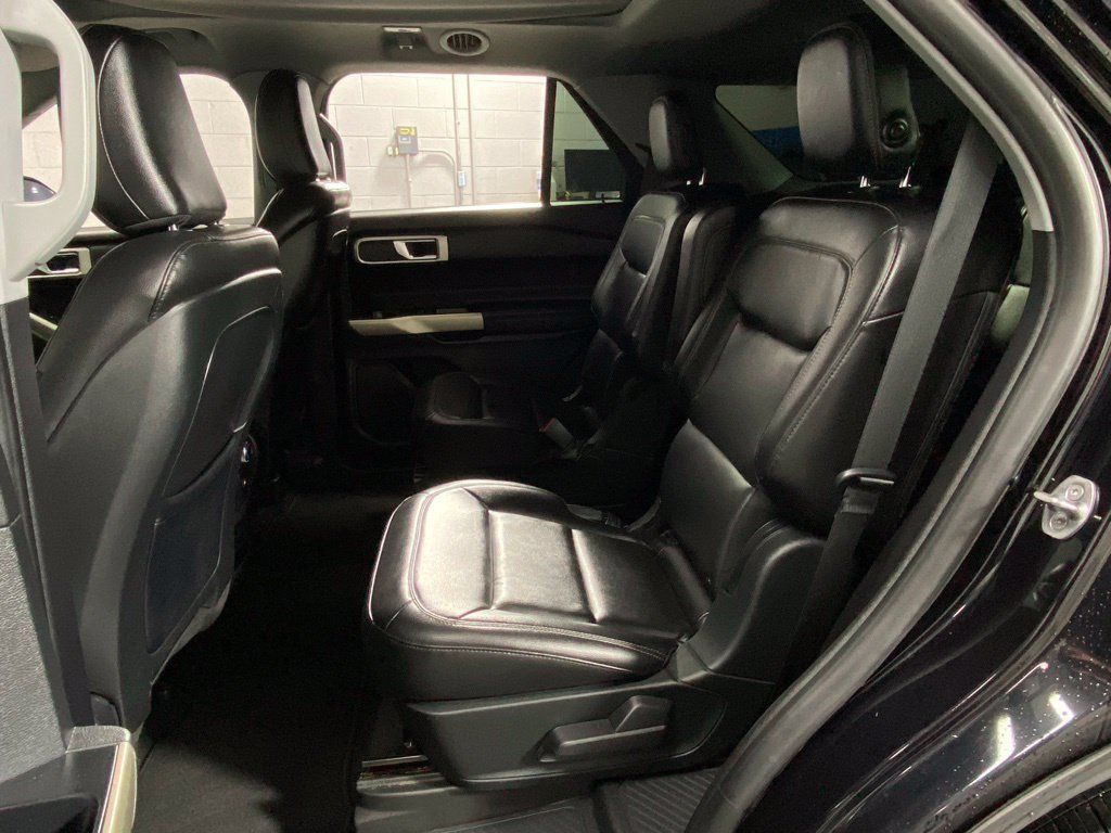 Used 2020 Ford Explorer XLT w/ Equipment Group 202A AWD/4WD image 28