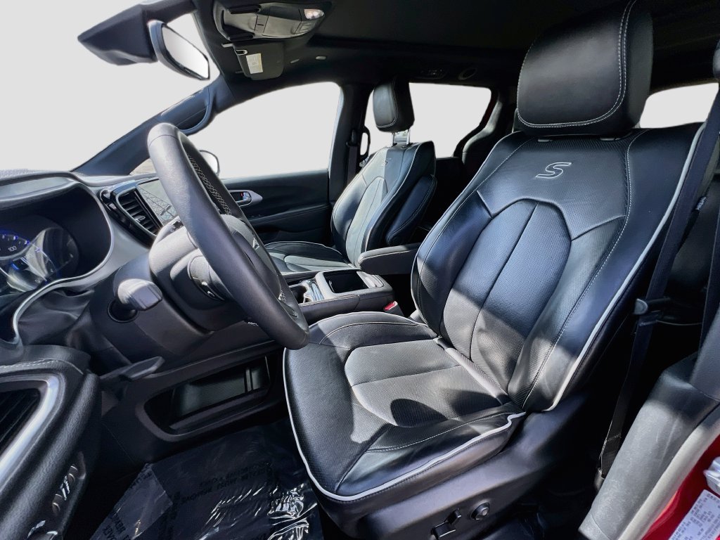 Used 2025 Chrysler Pacifica Limited FWD image 21