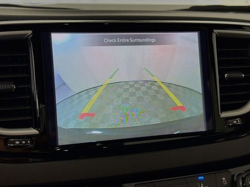 Used 2025 Chrysler Pacifica Select FWD image 17