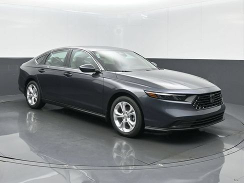 Used 2025 Honda Accord LX image 2