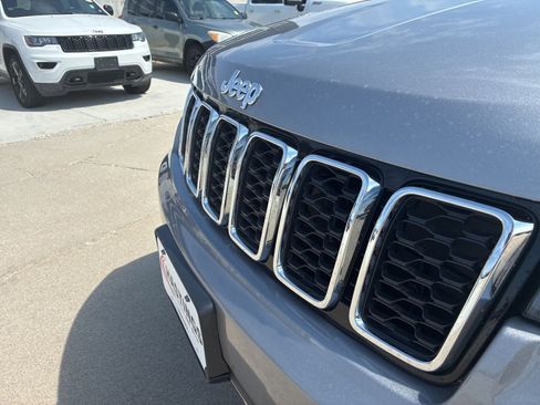 Used 2020 Jeep Grand Cherokee Limited w/ Premium Lighting Group image 11