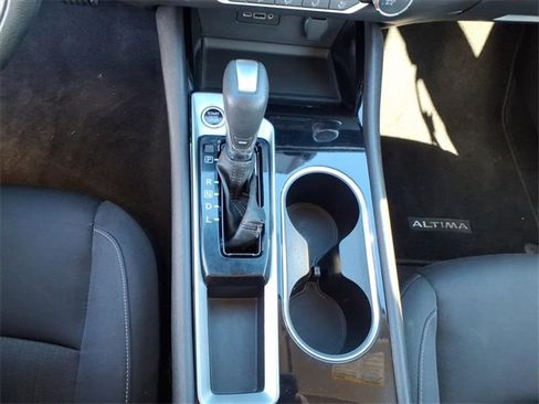Used 2024 Nissan Altima 2.5 SV image 14
