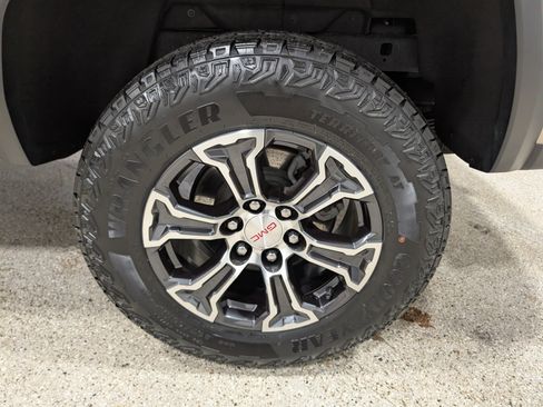 Used 2023 GMC Canyon AT4 w/ AT4 Premium Package image 10