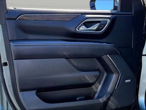 Used 2023 Chevrolet Suburban Premier image 20