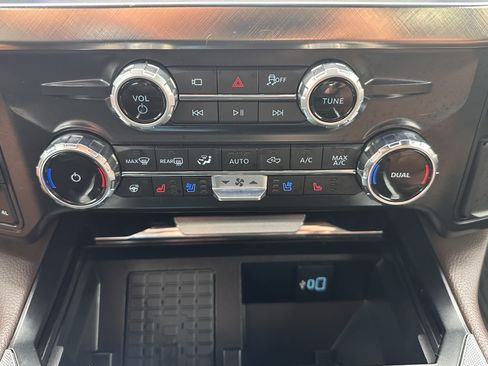 Used 2025 Ford F350 King Ranch w/ FX4 Off-Road Package AWD/4WD image 30