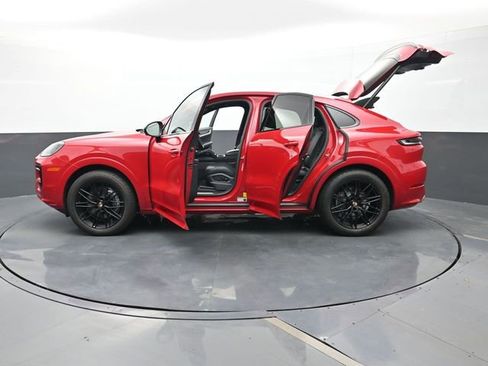 Used 2025 Porsche Cayenne image 29