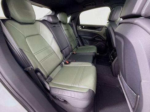 New 2026 Porsche Cayenne Coupe image 31