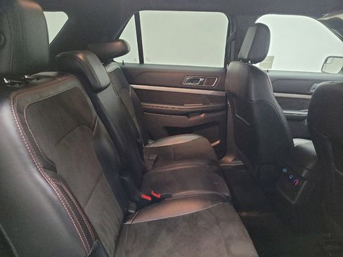 Used 2018 Ford Explorer XLT w/ Equipment Group 202A FWD image 19