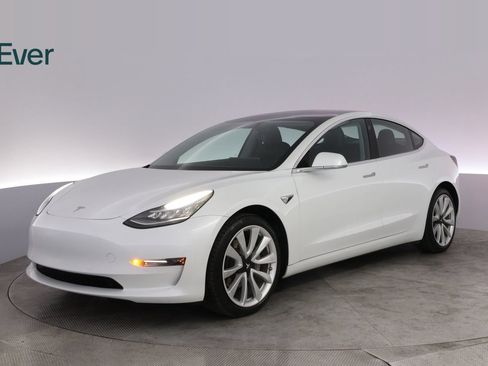 Used 2018 Tesla Model 3 Long Range RWD image 2
