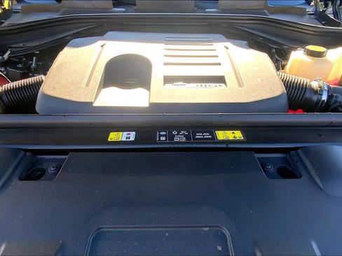 New 2025 Land Rover Range Rover Sport SE image 16