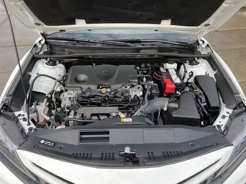 Used 2024 Toyota Camry SE image 16