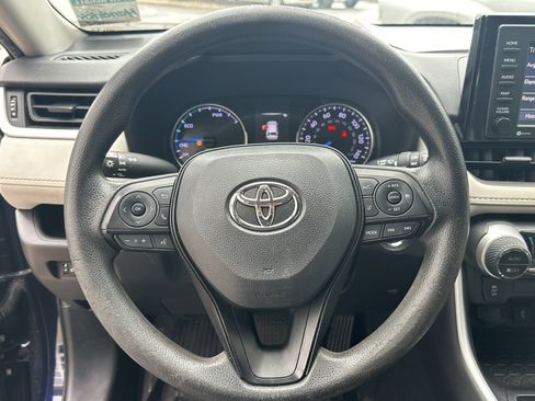 Used 2022 Toyota RAV4 XLE AWD/4WD image 17