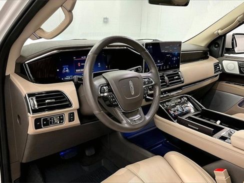 Used 2024 Lincoln Navigator Reserve image 14
