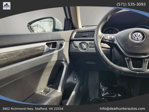 Used 2018 Volkswagen Passat 2.0T SE FWD image 36