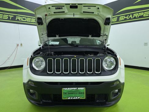 Used 2017 Jeep Renegade Latitude AWD/4WD image 4