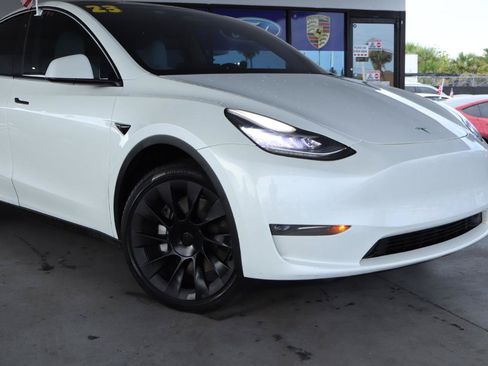 Used 2023 Tesla Model Y Long Range AWD/4WD image 2
