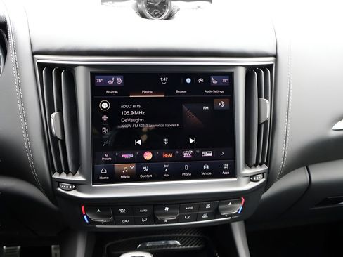 Used 2022 Maserati Levante Modena AWD/4WD image 23