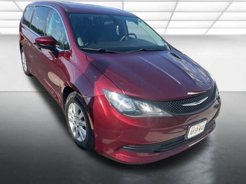 Used 2018 Chrysler Pacifica L FWD image 11