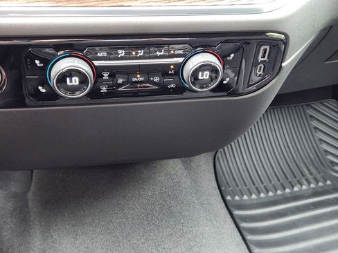 Used 2023 Chevrolet Silverado 1500 LT image 14