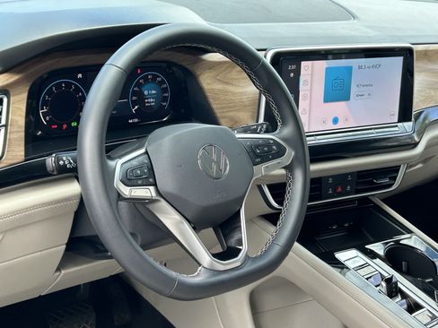 Used 2024 Volkswagen Atlas SE w/ Panoramic Sunroof Package AWD/4WD image 27
