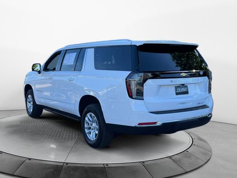 Used 2025 Chevrolet Suburban LT w/ Comfort Package RWD image 5