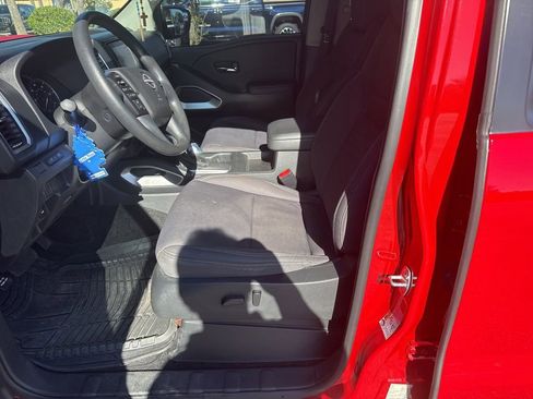Used 2023 Nissan Frontier SV image 5