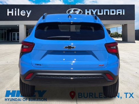 Used 2024 Chevrolet Trax RS w/ Sunroof Package FWD image 7