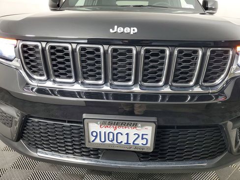 Used 2025 Jeep Grand Cherokee Laredo X image 10