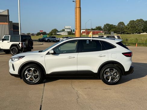 Certified 2025 Ford Escape ST-Line Select AWD/4WD image 8