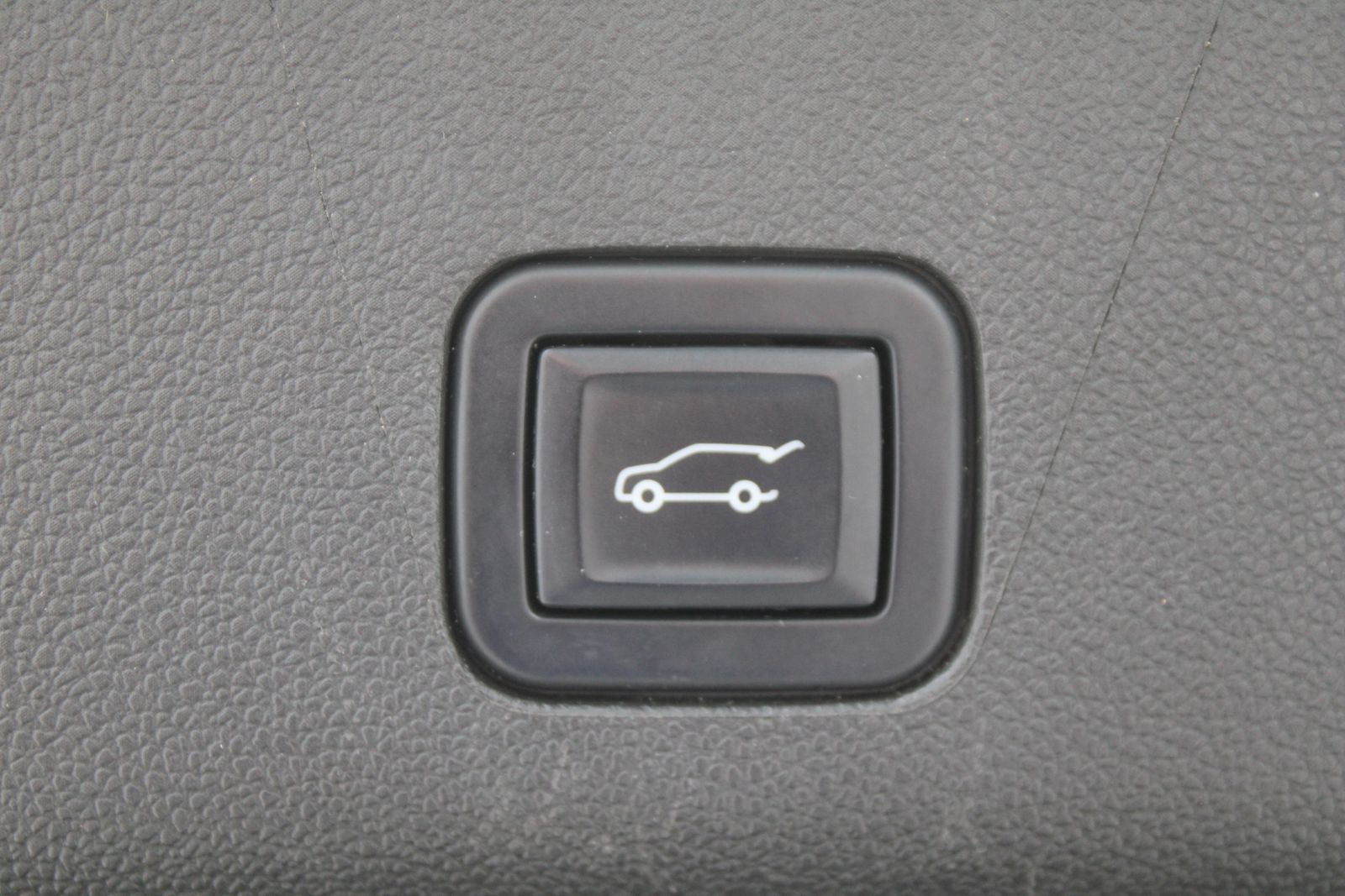 Used 2022 Chevrolet Tahoe RST w/ Luxury Package RWD image 12