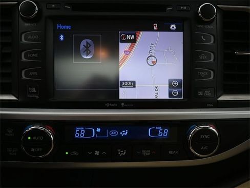 Used 2015 Toyota Highlander Limited image 32