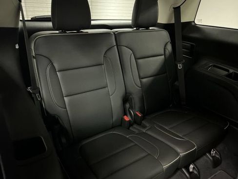 Certified 2022 GMC Acadia Denali w/ Denali Ultimate Package AWD/4WD image 28