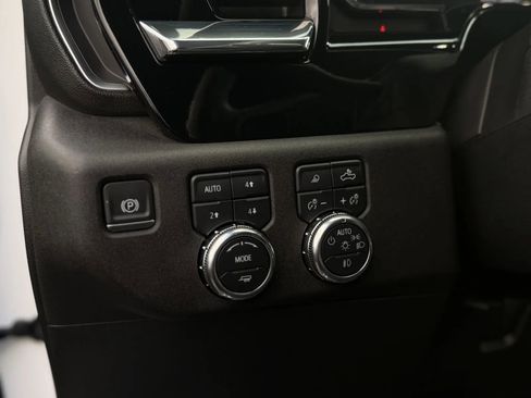 Used 2024 GMC Sierra 3500 SLT image 25