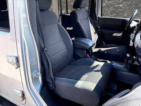 Used 2012 Jeep Wrangler Unlimited Rubicon w/ Dual Top Group AWD/4WD image 7