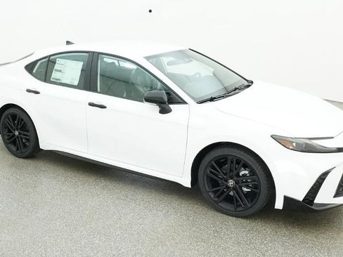 New 2026 Toyota Camry Hybrid FWD image 12