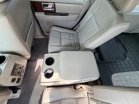 Used 2014 Lincoln Navigator 4WD image 12