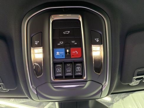 Used 2025 Jeep Grand Cherokee L Limited w/ Black Appearance Package image 27