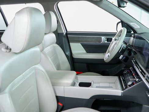 Used 2025 Hyundai Santa Fe Limited FWD image 29