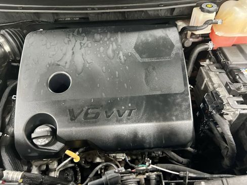 Used 2021 Chevrolet Traverse LS FWD image 25