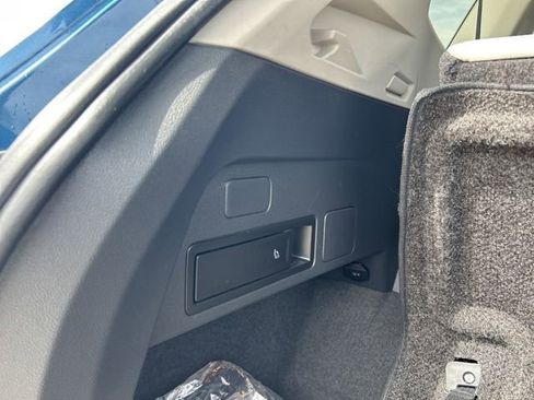 Used 2018 Volkswagen Tiguan S FWD image 14