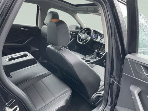 Used 2022 Volkswagen Jetta SE w/ Panoramic Sunroof Package FWD image 17