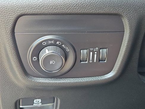 Used 2023 Jeep Grand Cherokee Limited RWD image 10