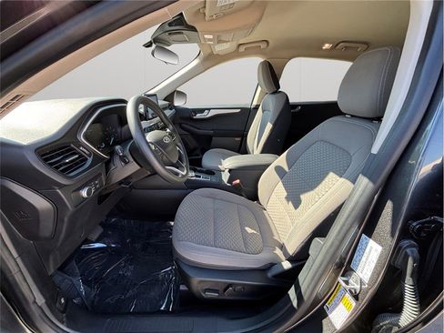 Used 2020 Ford Escape SE image 2