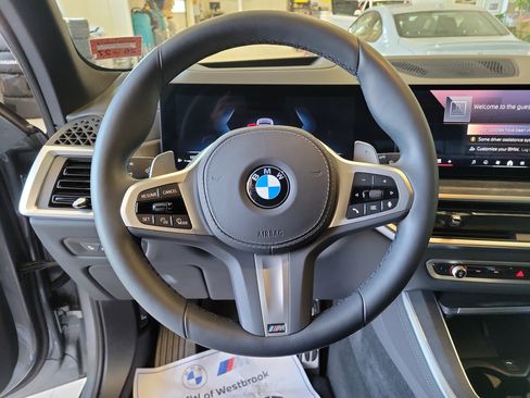 Used 2025 BMW X5 xDrive40i w/ M Sport Package AWD/4WD image 21