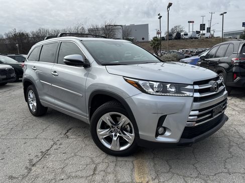 Used 2017 Toyota Highlander Limited image 1