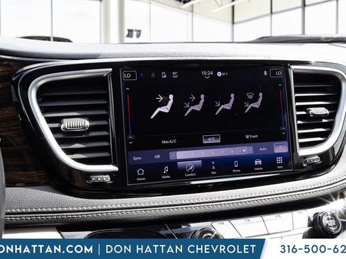 Used 2023 Chrysler Pacifica Limited FWD image 7