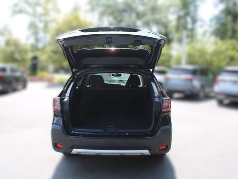 Used 2024 Subaru Outback Limited AWD/4WD image 9