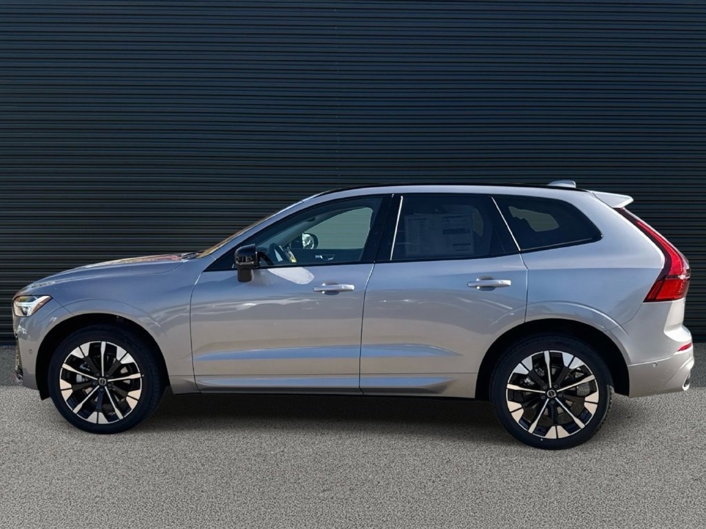 Used 2026 Volvo XC60 B5 Plus w/ Protection Package Premier AWD/4WD image 8